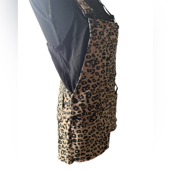5/25$ ✨ Cheetah Overalls - Picture 13 of 13